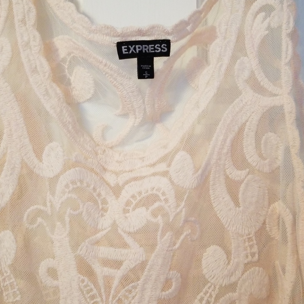Clothes - Picture 4 of 4